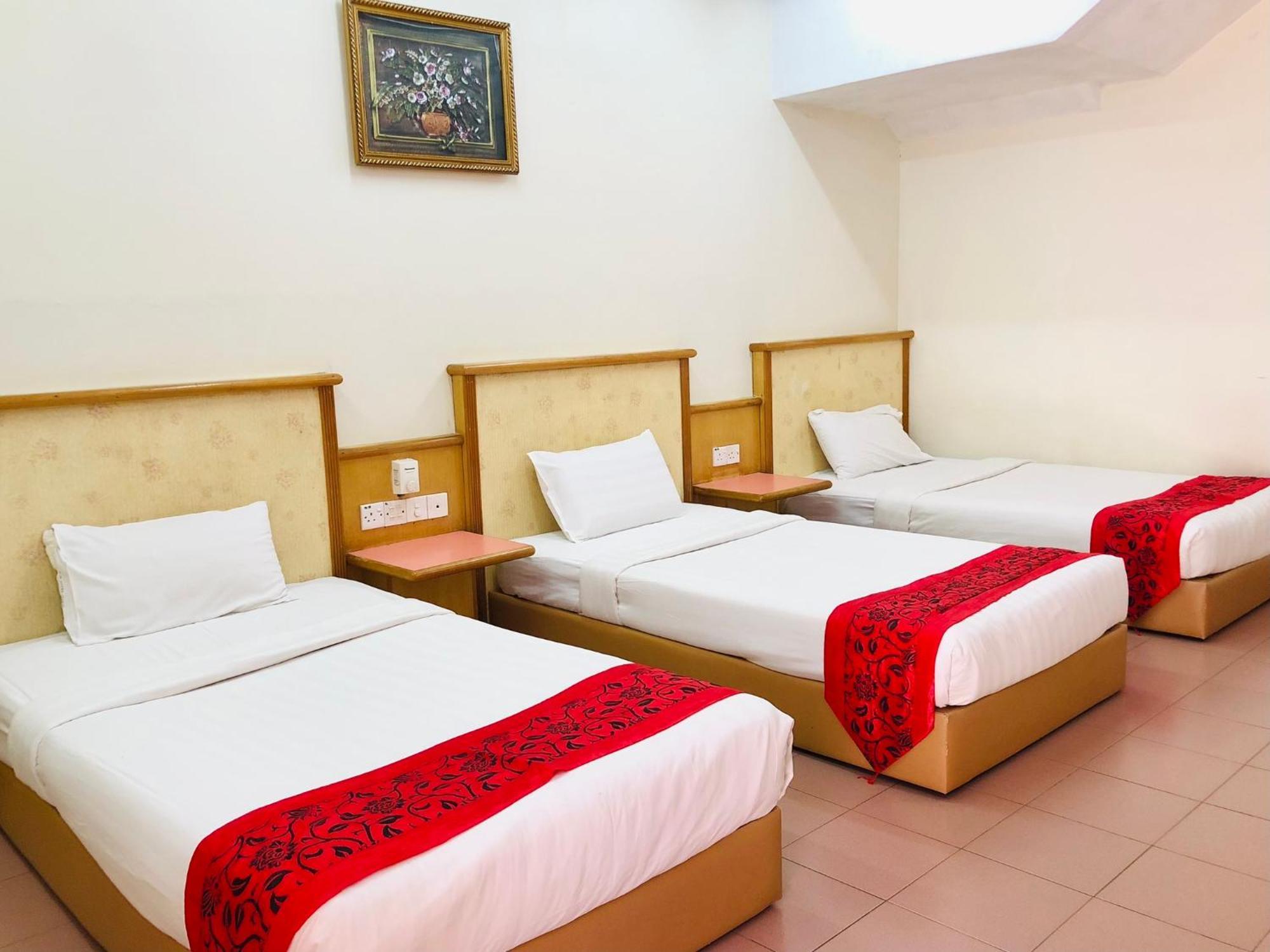 Intan Beach Resort Куала Теренгану Екстериор снимка