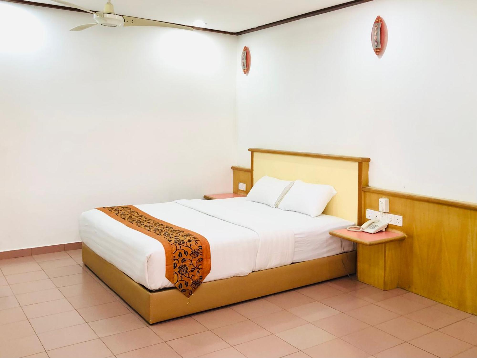 Intan Beach Resort Куала Теренгану Екстериор снимка