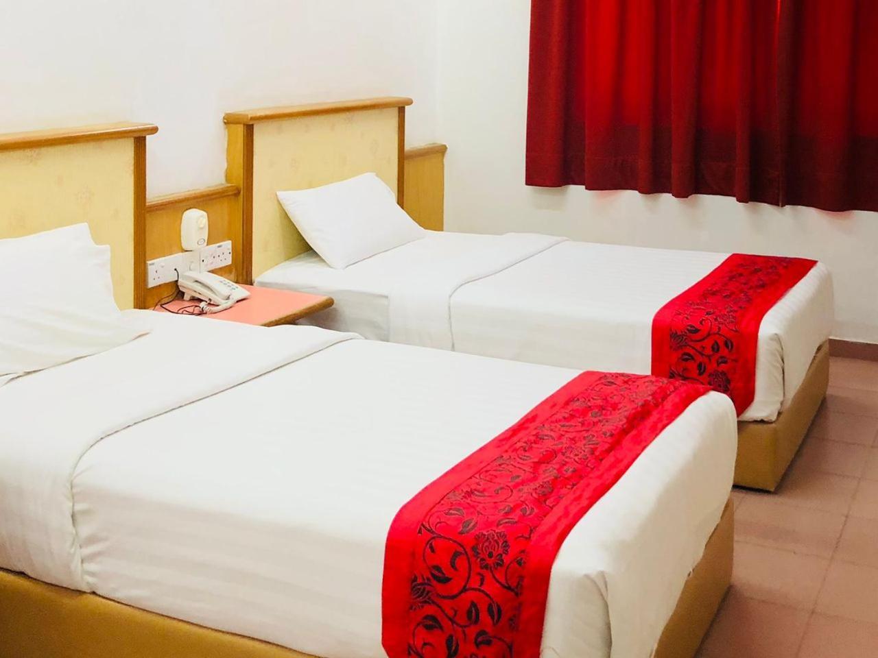 Intan Beach Resort Куала Теренгану Екстериор снимка