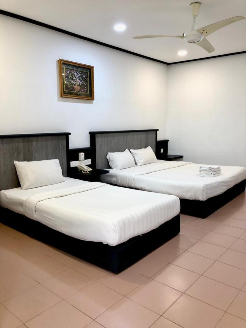 Intan Beach Resort Куала Теренгану Екстериор снимка